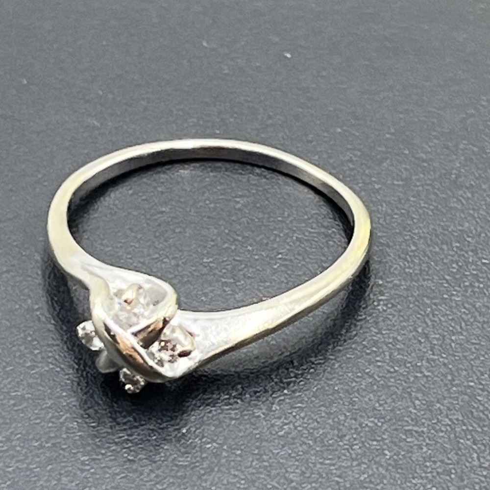 Designer Vintage 14K White Gold X Motif Cluster Ring Natural Diamonds
Sz 9.25 - Picture 12 of 16